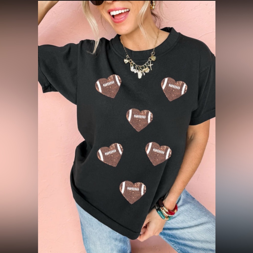 1035. Sequin heart football patch short sleeve T-shirt black
